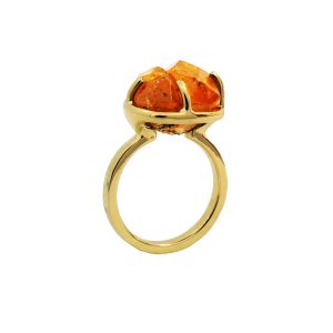geschmiedeter Ring in Gelbgold 750/-, Spessartin (unbearbeiteter Kristall) in Krappenfassung
