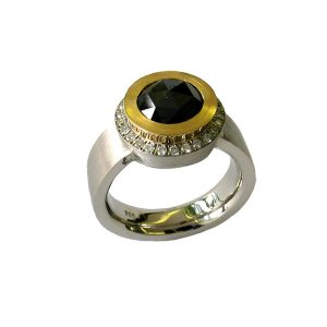 Verlobungsring in 950/- Palladium und 900/- Gelbgold, mit schwarzer Diamantrose und Brillanten, im Verschnitt gefasst