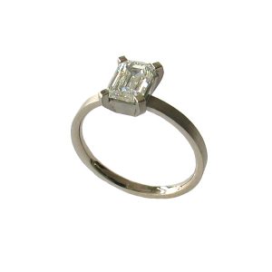 Verlobungsring in 950/- Platin mit Diamant im Smaragdschliff (2ct)